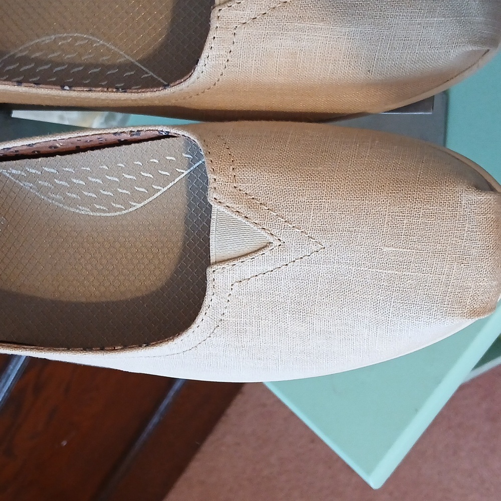Bob's Skechers Air-cooled Arch Fit Size 8 1/2 - Picture 2 of 11